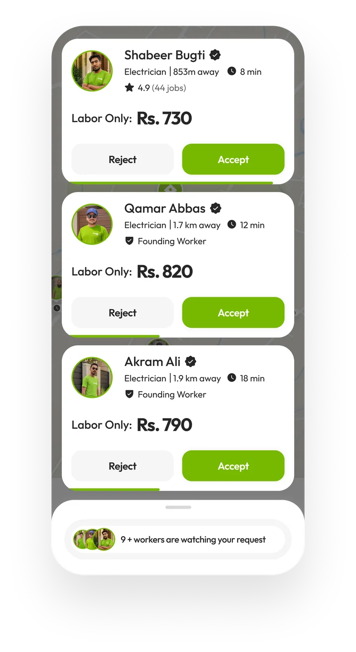 FindUs offers from Shabeer Bugti, Qamar Abbas, and Akram Ali with identity, labour price, distance, and arrival time visible before choosing